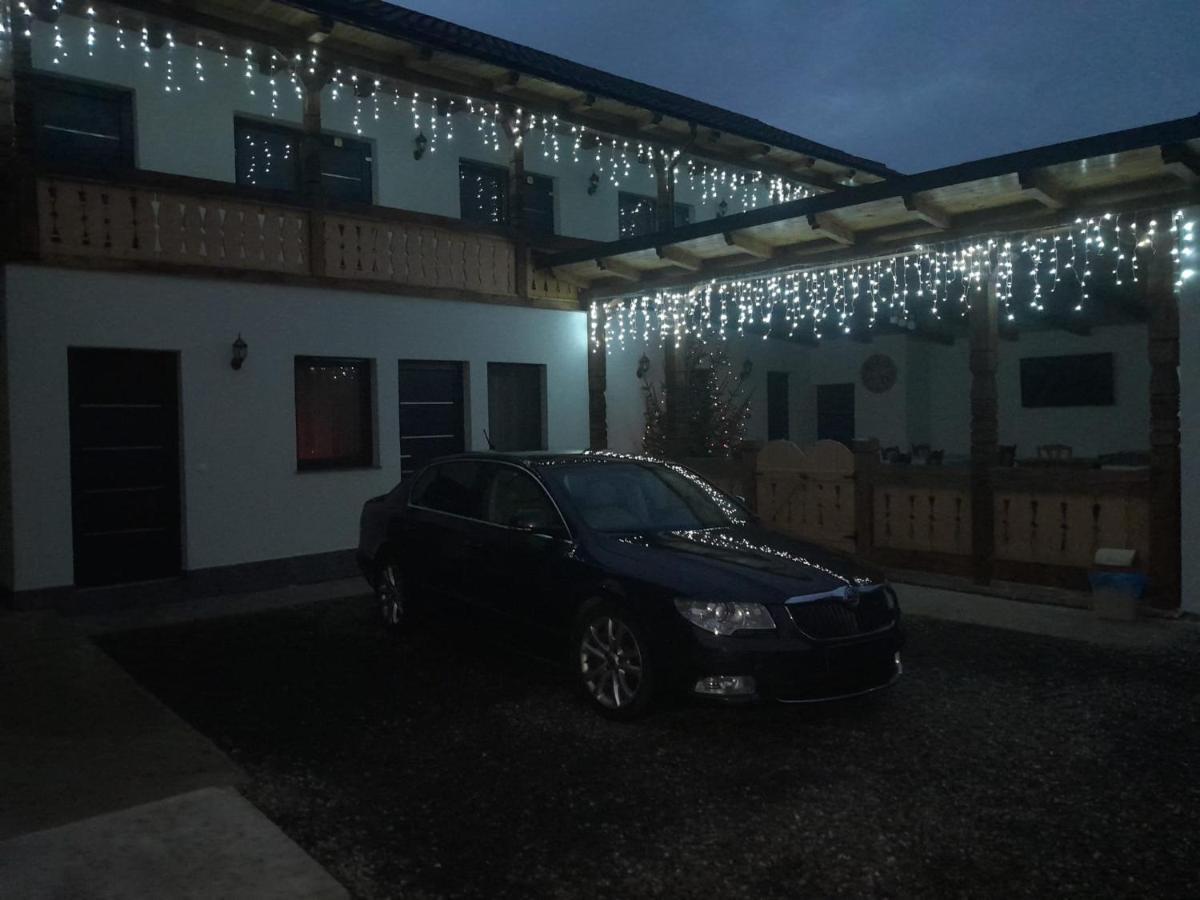 Casa De Langa Padure Hotell Sighetu Marmaţiei Exteriör bild